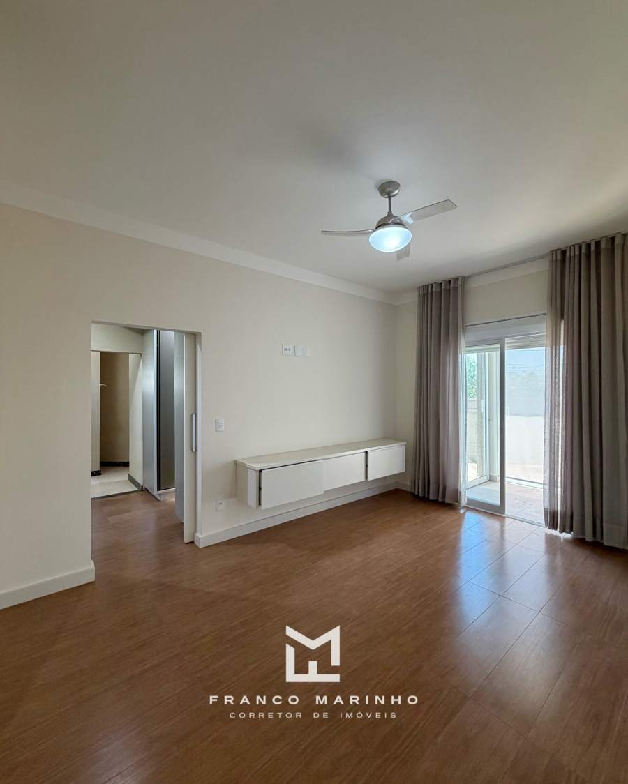 Suíte com porta-balcão para a sacada