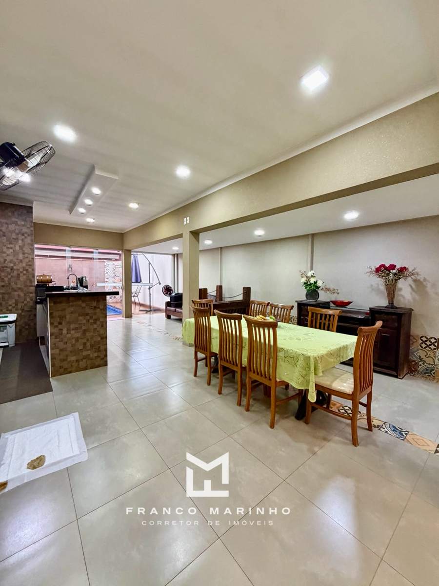 Área gourmet ampla com mesa para 8 pessoas
