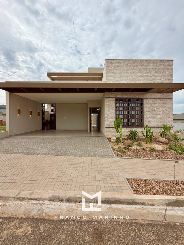 Fachada da casa no Condomínio Quinta do Lago 2 – Lac Leman