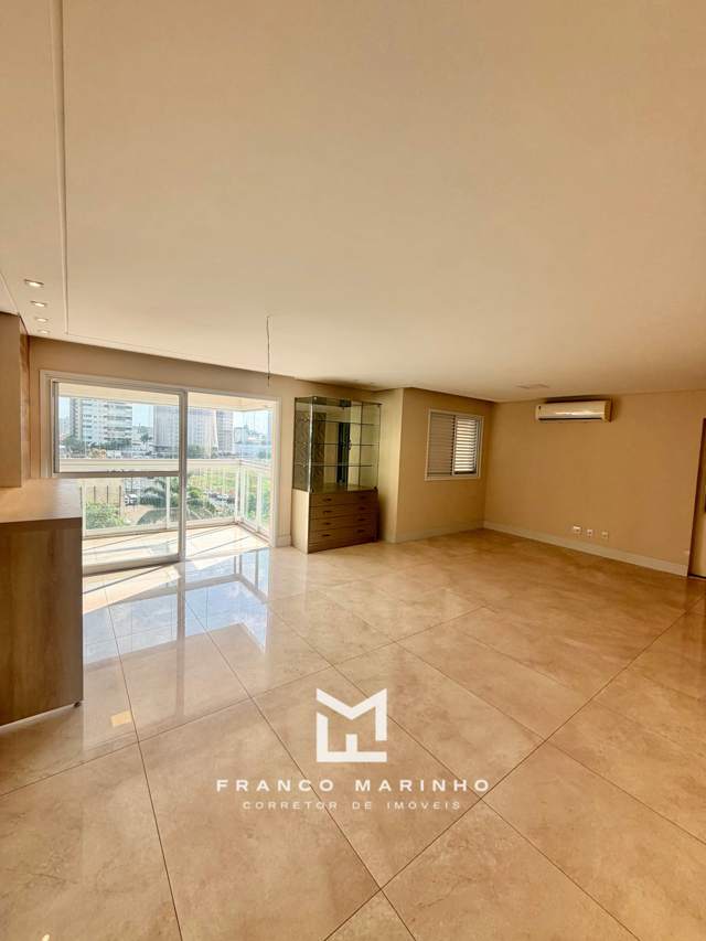 Sala do apartamento no Madson Residence com acesso à varanda