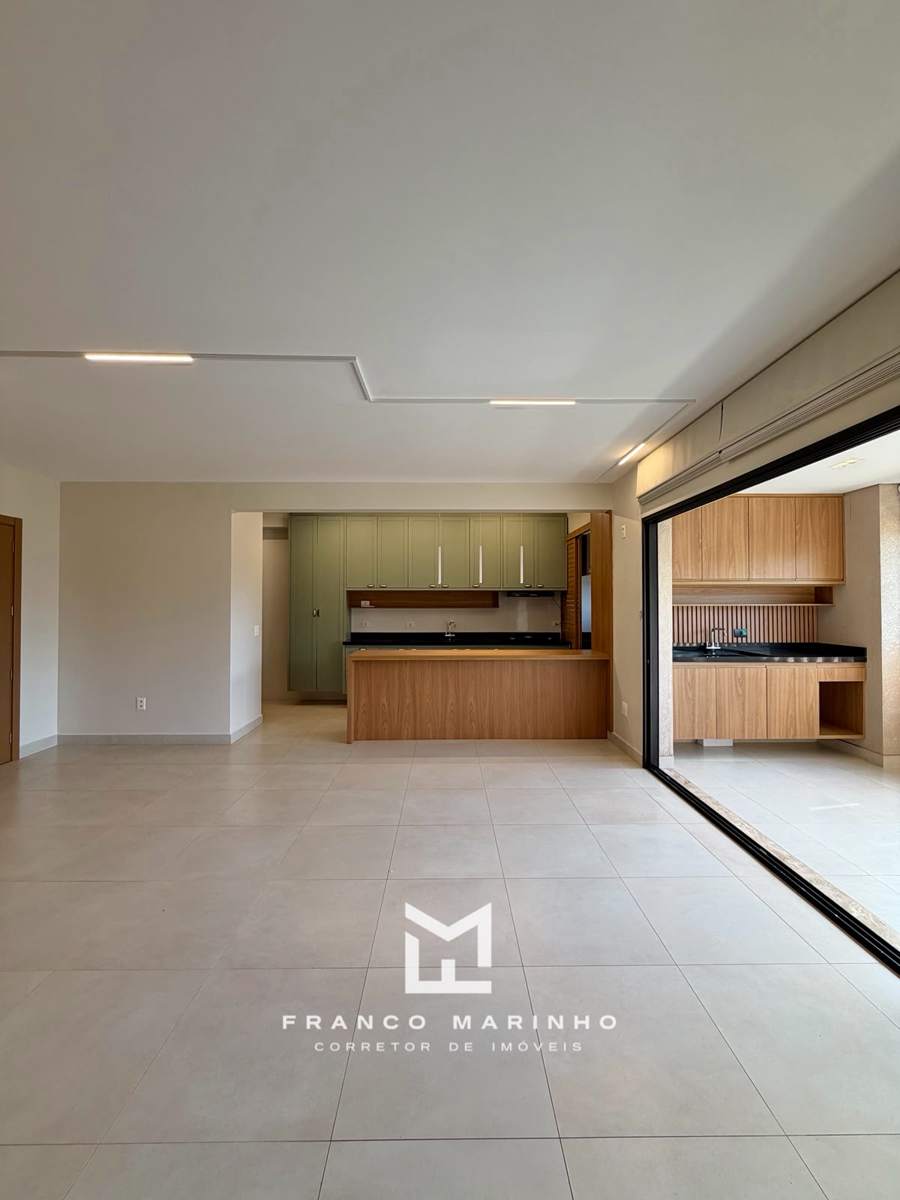 Vista da sala para a cozinha e a sacada