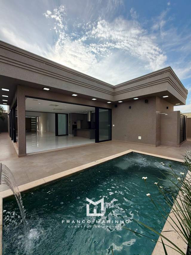 Fachada da casa no Condomínio Quinta do Golfe Jardins