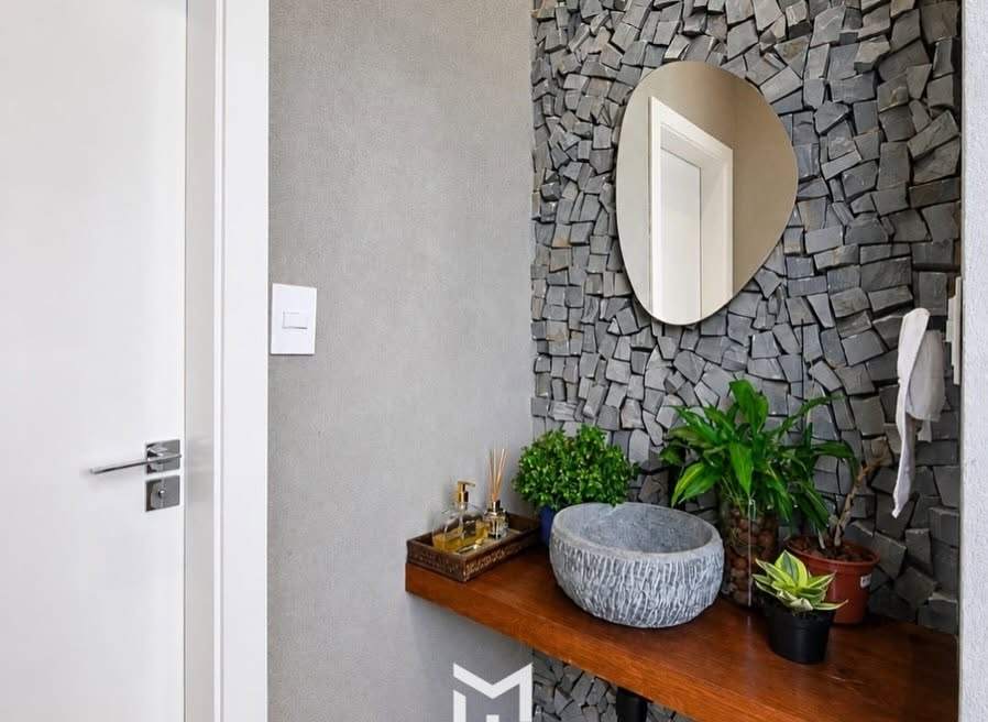 Lavabo com parede em pedra