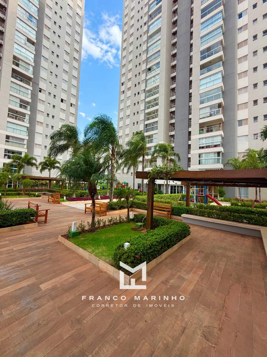 Jardins com pergolado e playground
