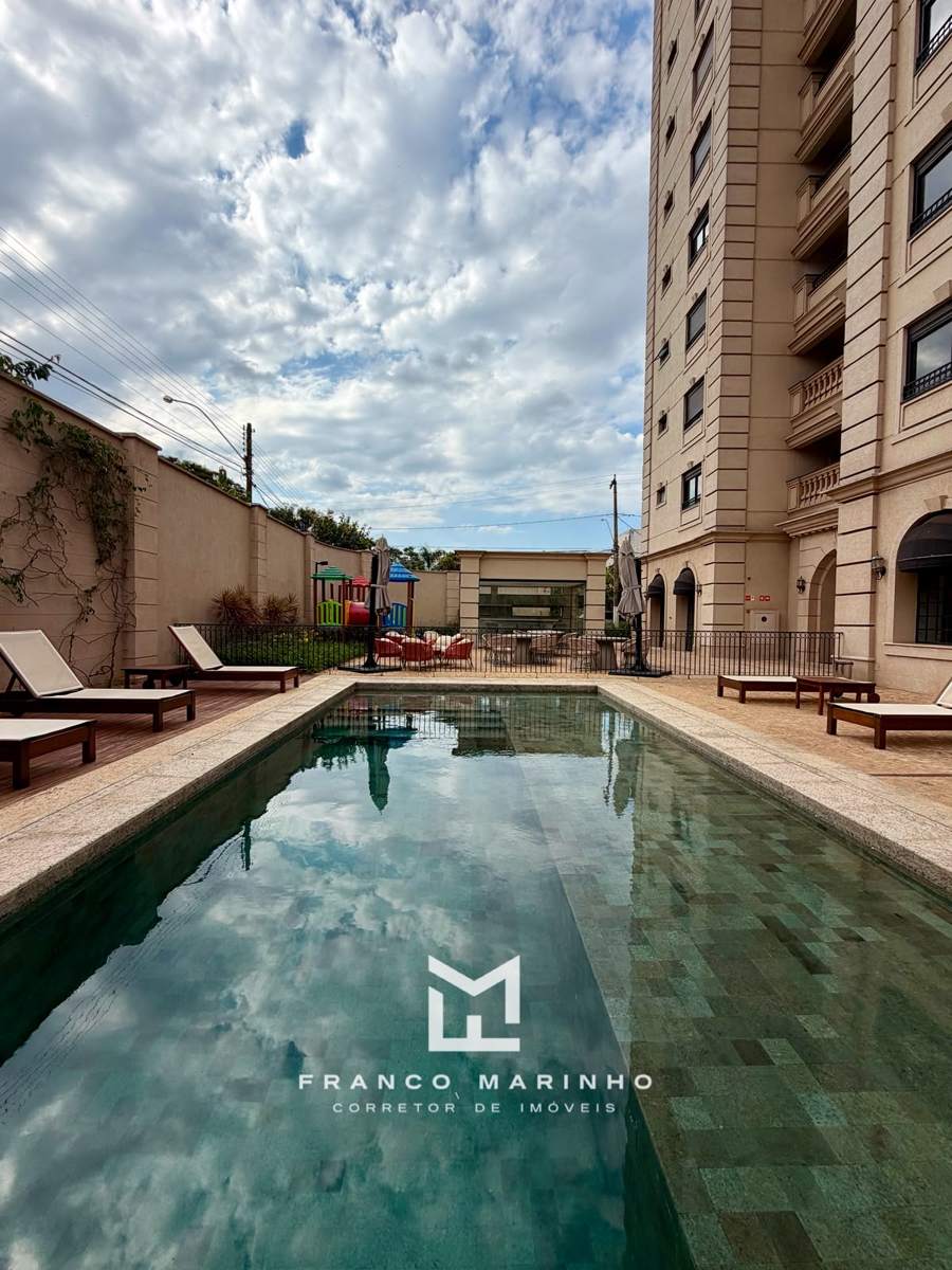 Piscina do condomínio