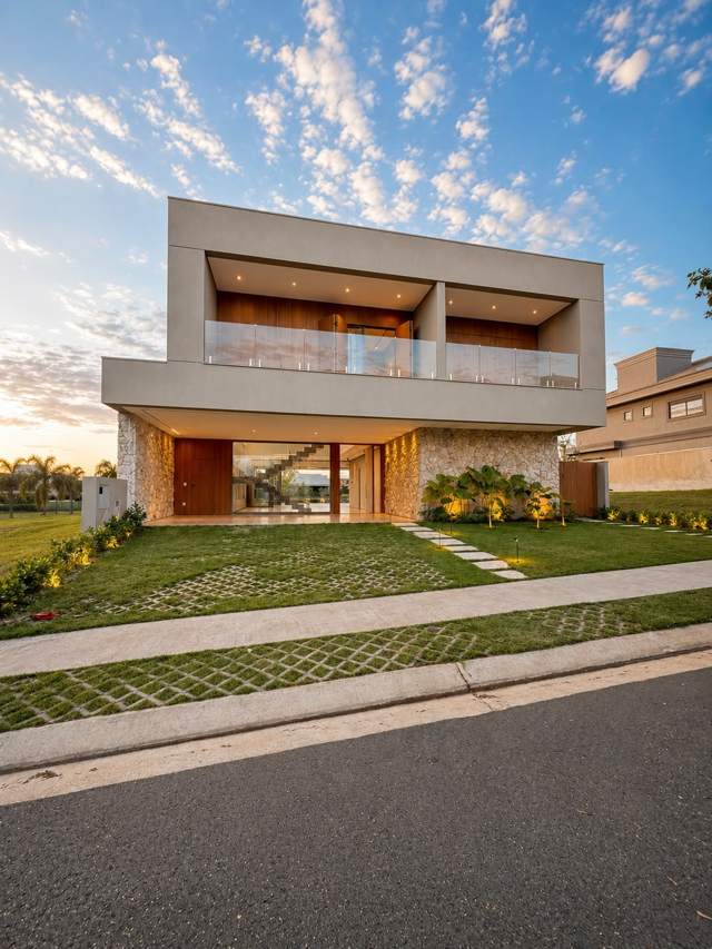 Fachada da casa no Condomínio Quinta do Golfe Jardins