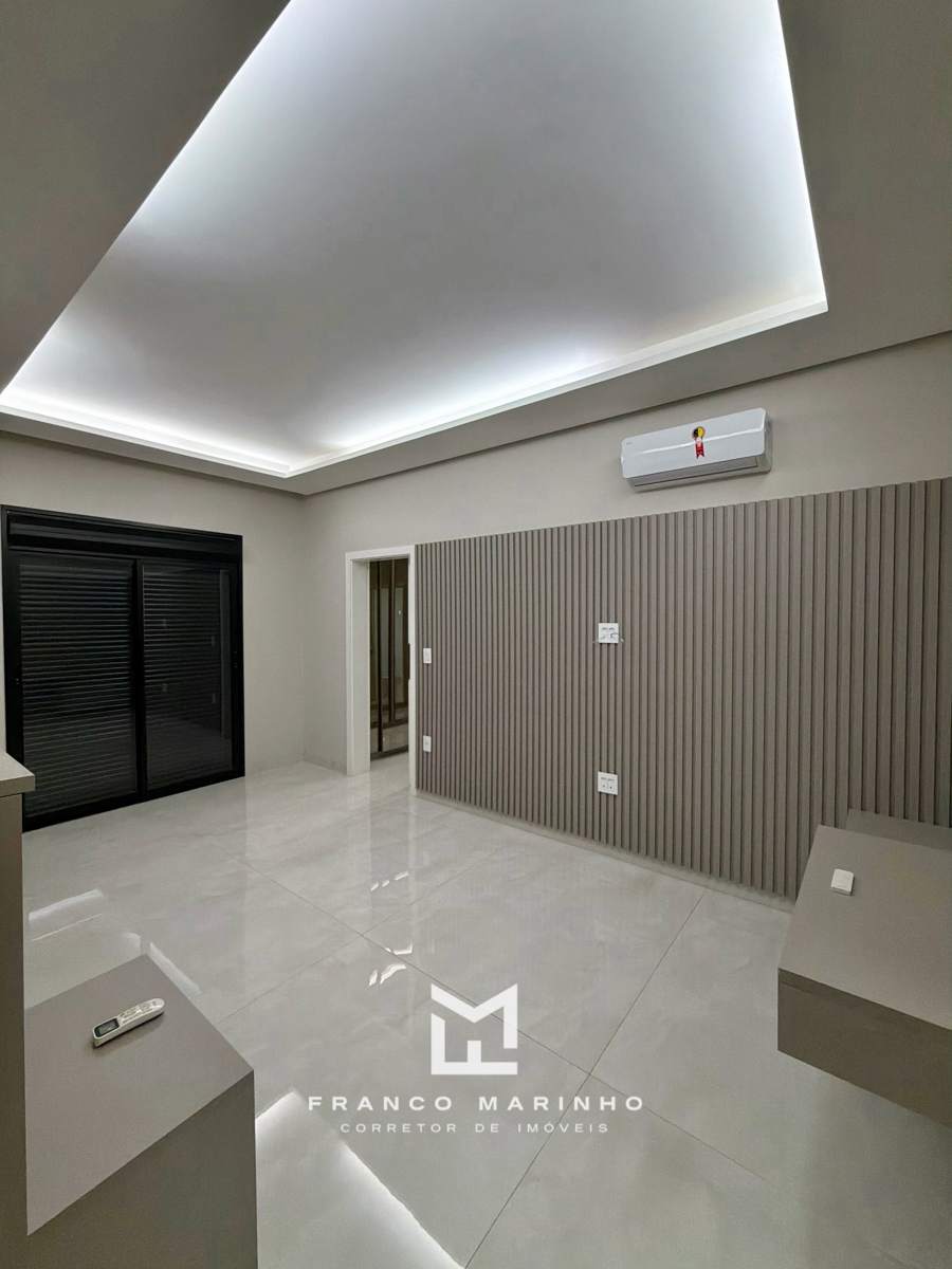 Suíte master com sanca iluminada